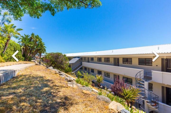 To Let 2 Bedroom Property for Rent in Sea Point Western Cape